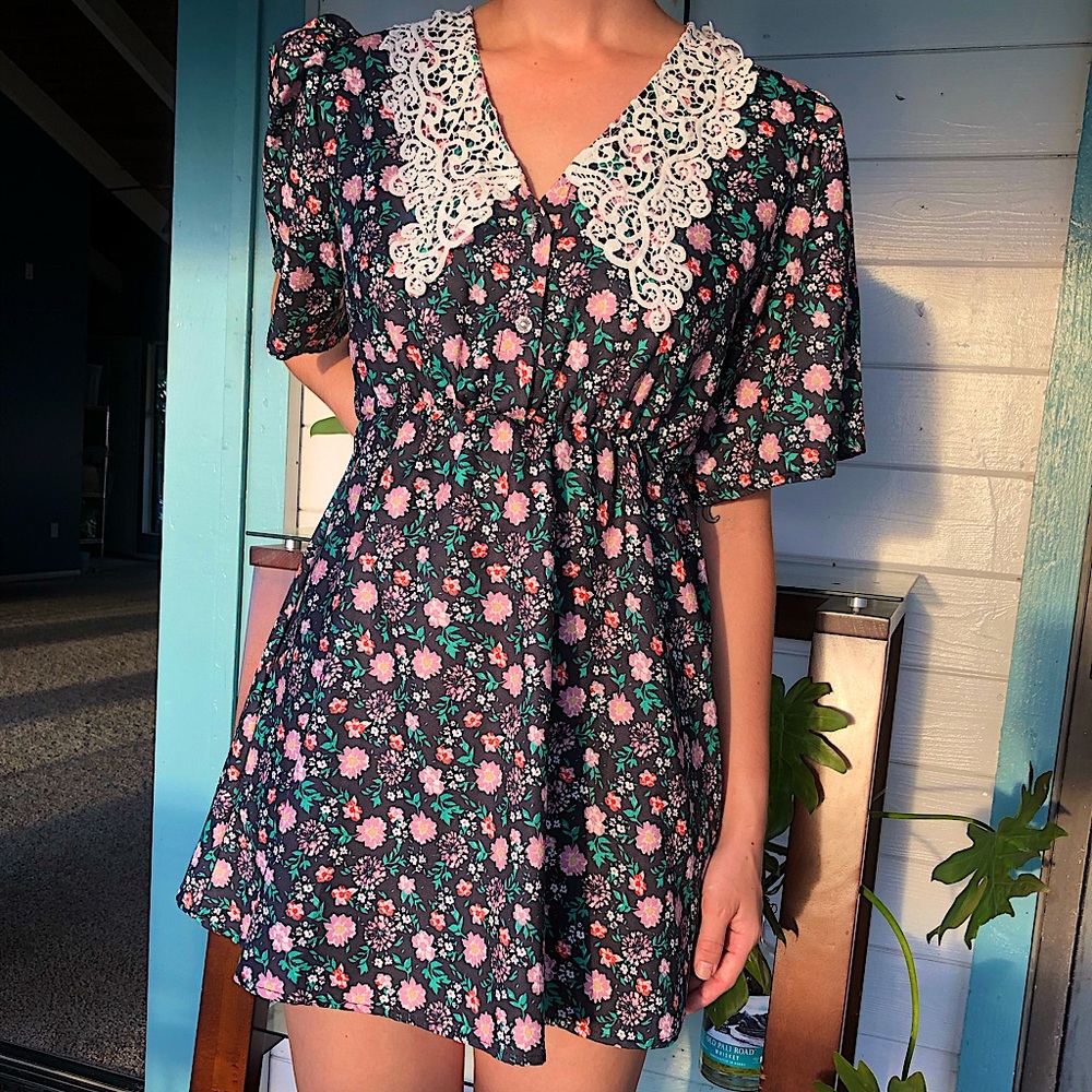 Lace collared floral mini dress